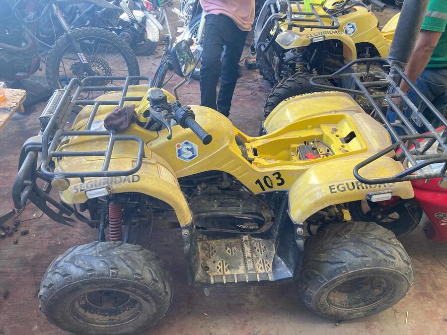 Cuatrimoto amarilla, restauración, antes